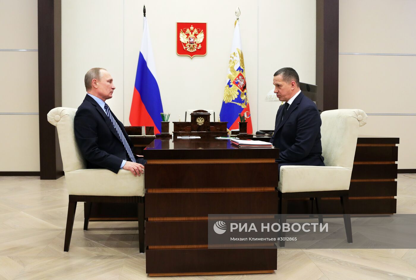 Президент РФ В. Путин встретился с полпредом в ДФО Ю. Трутневым