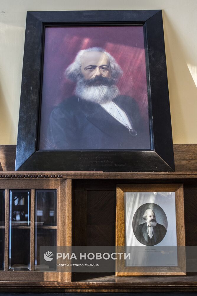 Му­зей "Ка­би­нет и квар­ти­ра В.И. Ле­ни­на в Крем­ле".