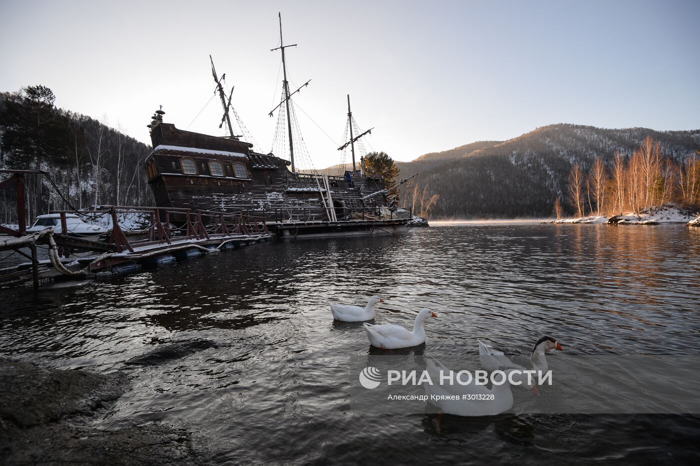 Корабль "Черная Жемчужина" в Хакасии