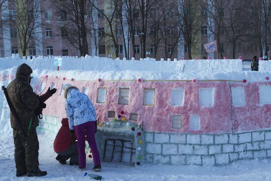 Строительство снежной крепости в Ярославской области