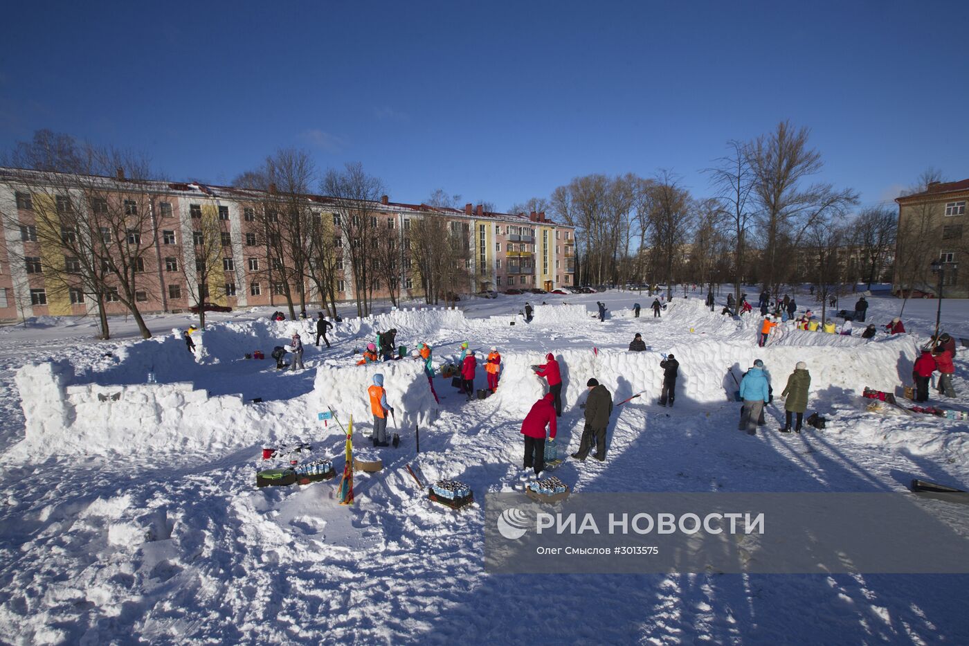 Строительство снежной крепости в Ярославской области