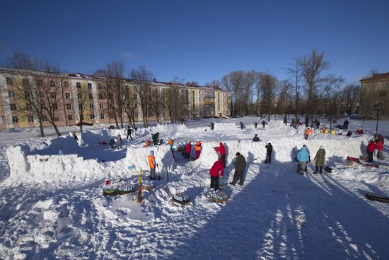 Строительство снежной крепости в Ярославской области