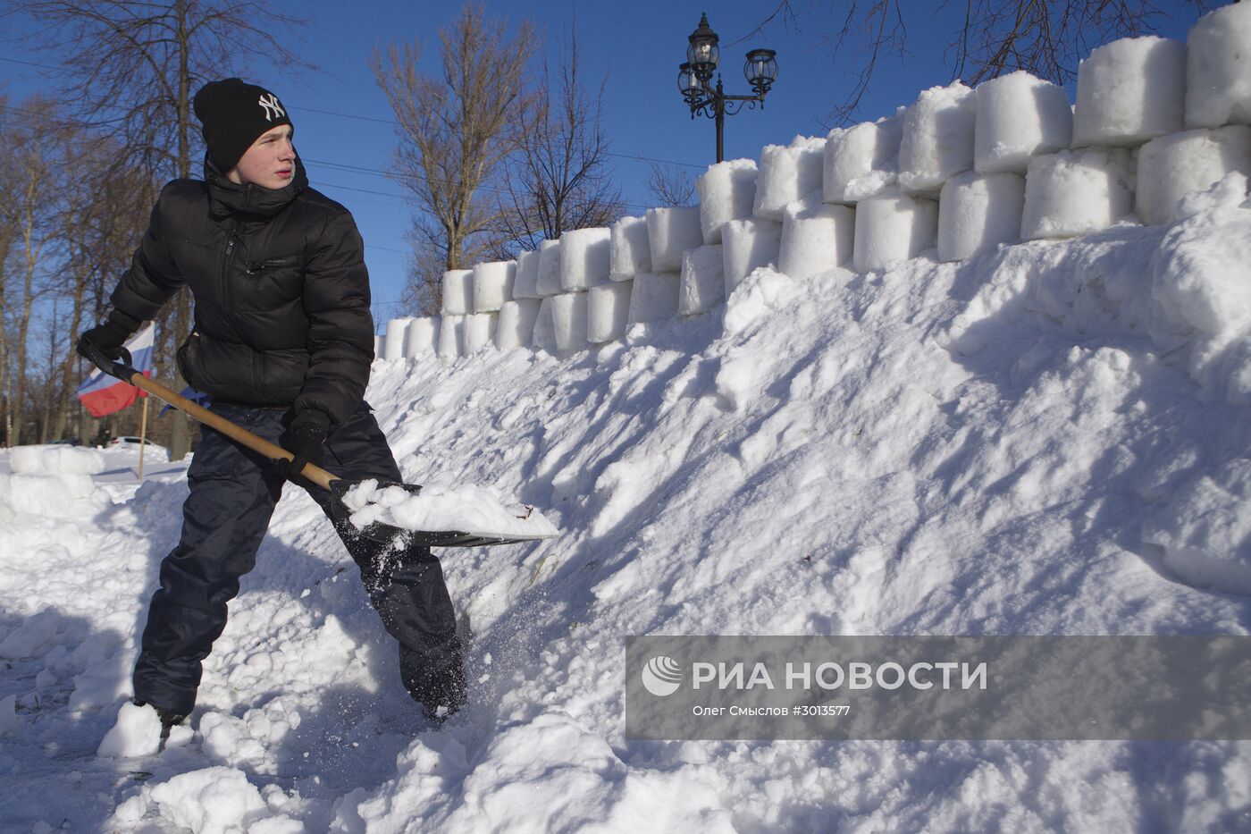 Строительство снежной крепости в Ярославской области