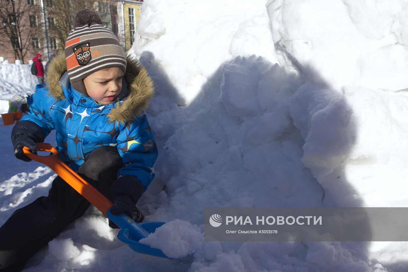 Строительство снежной крепости в Ярославской области