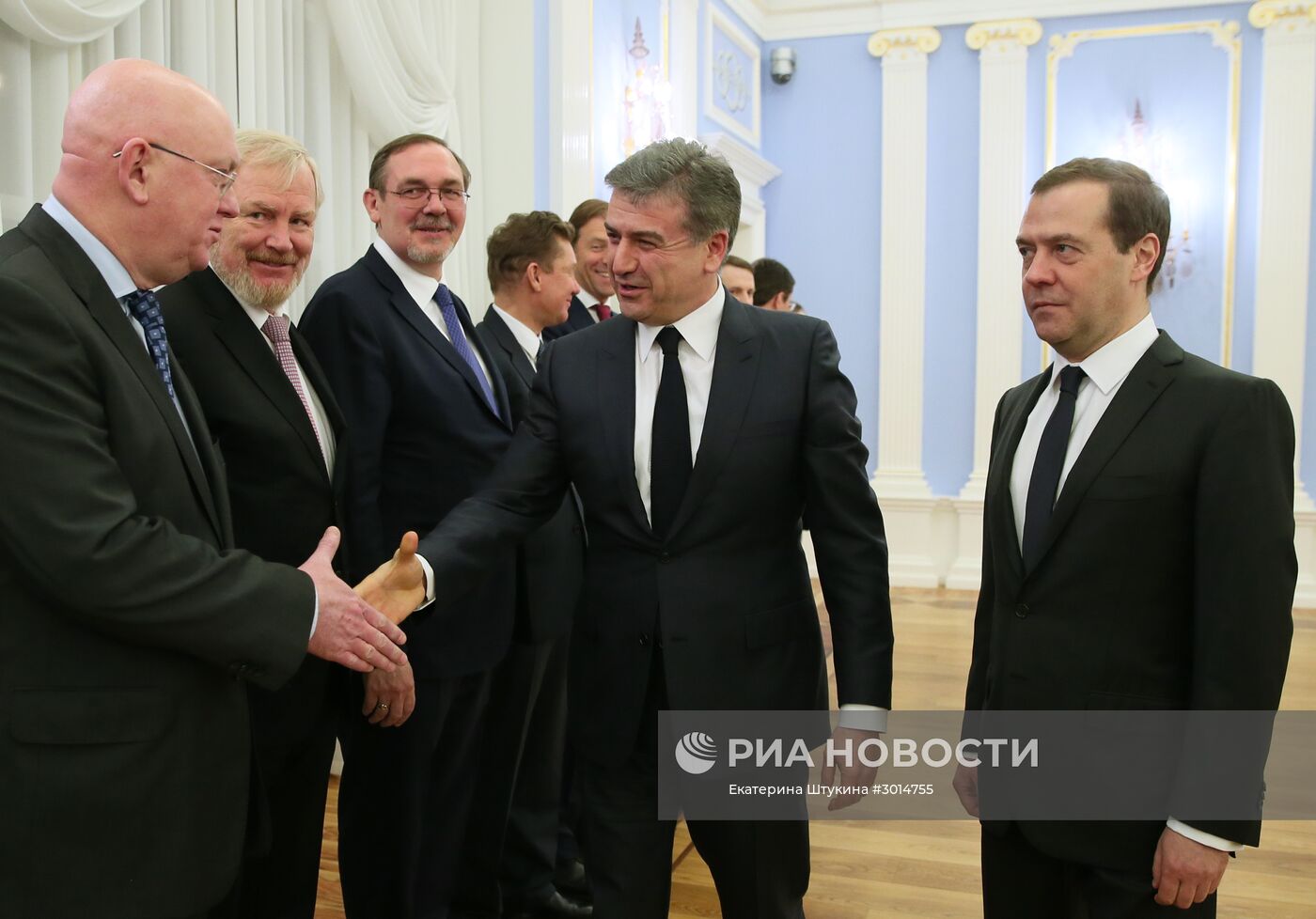 Премьер-министр РФ Д. Медведев встретился с премьер-министром Армении К. Карапетяном