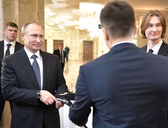 Президент РФ В. Путин провел заседание попечительского совета МГУ