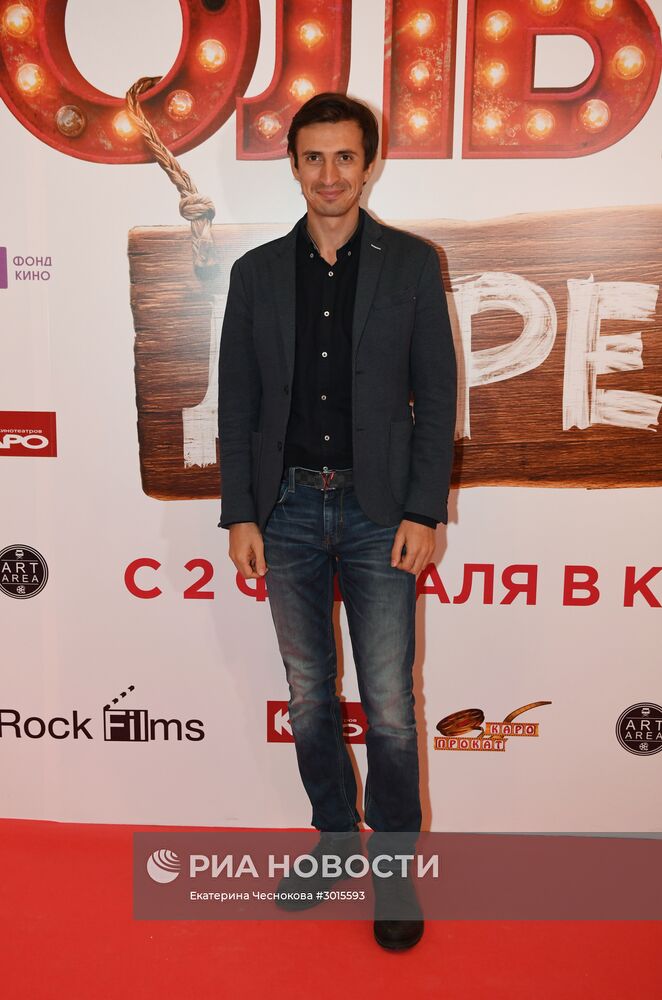Премьера фильма Ильи Учителя "Огни большой деревни"
