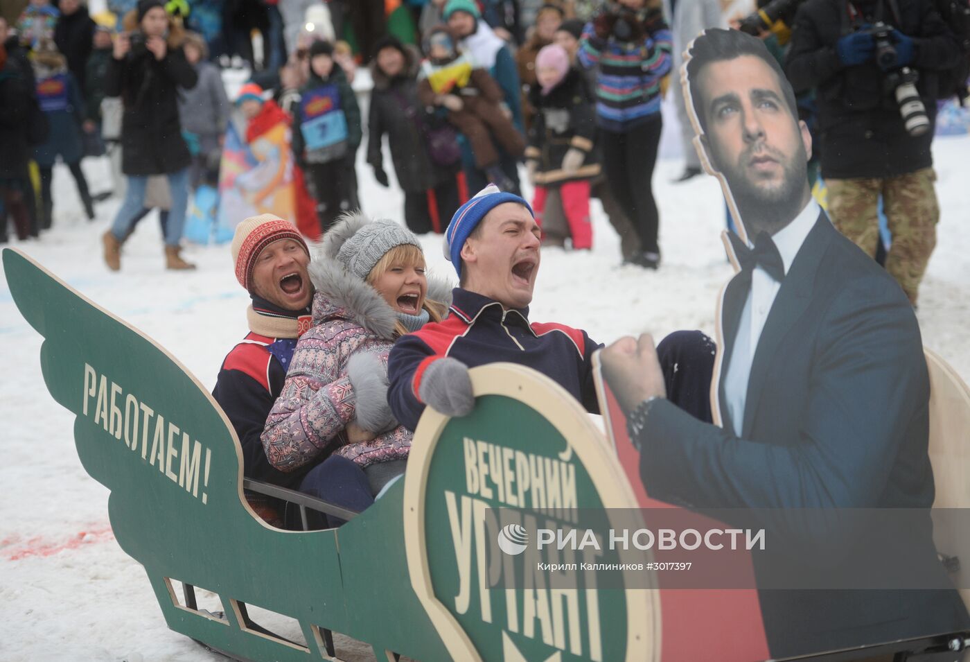 Гонки на самодельных санях на Воробьевых горах
