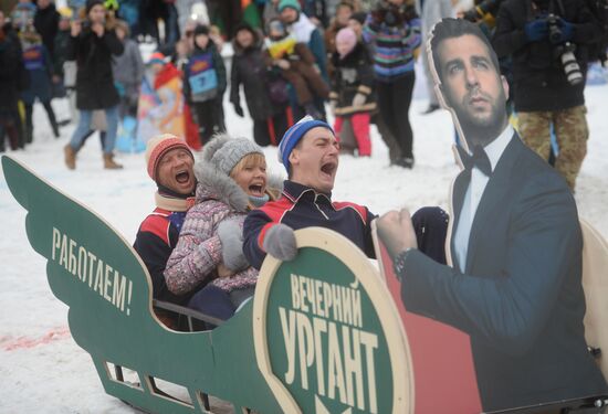 Гонки на самодельных санях на Воробьевых горах