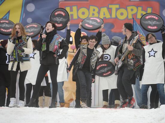 Гонки на самодельных санях на Воробьевых горах