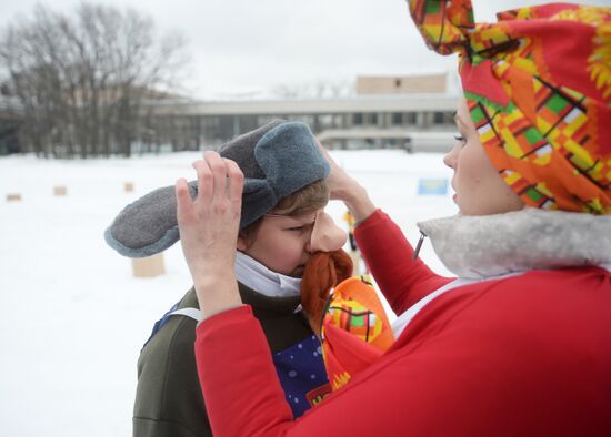 Гонки на самодельных санях на Воробьевых горах