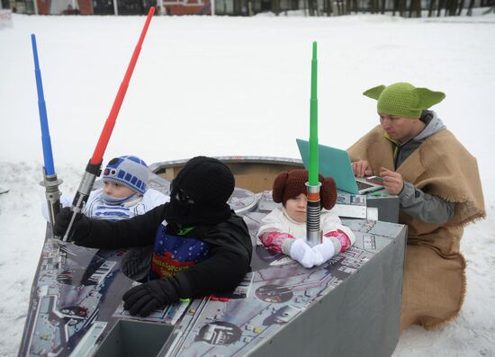 Гонки на самодельных санях на Воробьевых горах