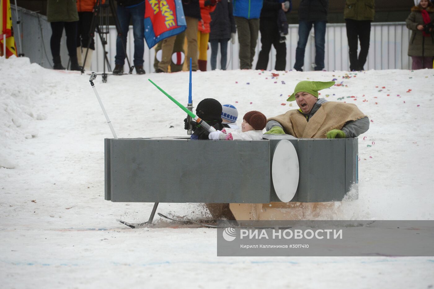 Гонки на самодельных санях на Воробьевых горах