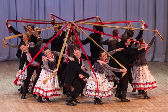 Концерт ансамбля "Березка" имени Н.С.Надеждиной