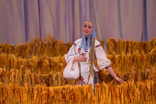 Концерт ансамбля "Березка" имени Н.С.Надеждиной