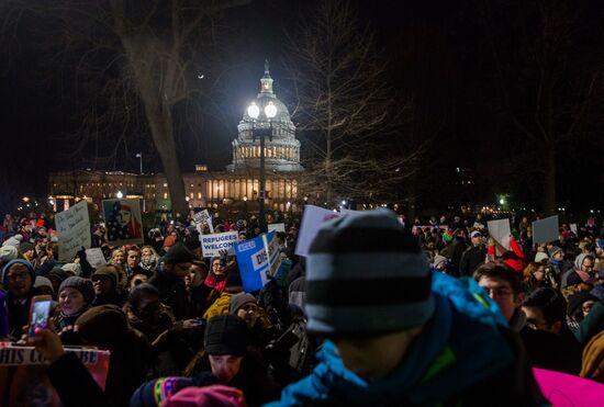 Митинг против указа Трампа об эмигрантах в Вашингтоне