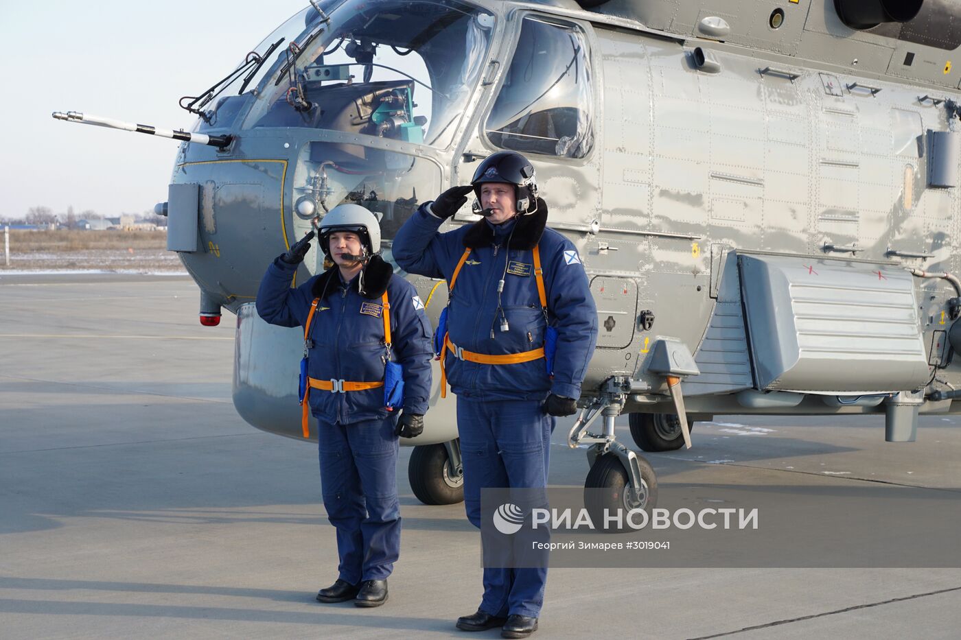 Передача нового вертолета "КА-27М" и самолета "ИЛ-38Н" Ейскому учебному центру