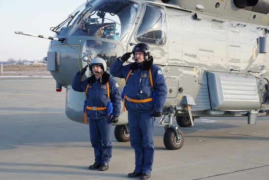 Передача нового вертолета "КА-27М" и самолета "ИЛ-38Н" Ейскому учебному центру