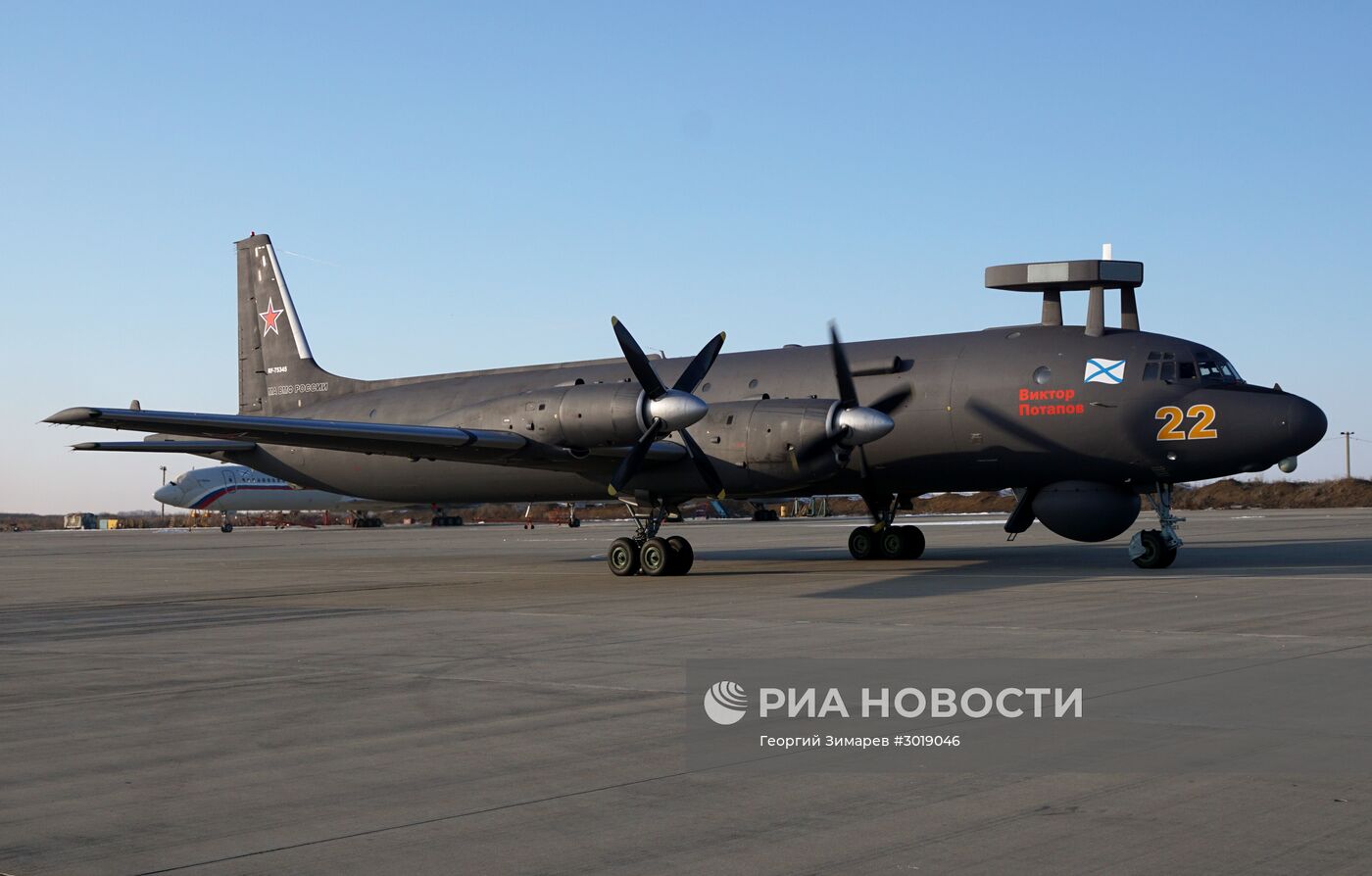 Передача нового вертолета "КА-27М" и самолета "ИЛ-38Н" Ейскому учебному центру