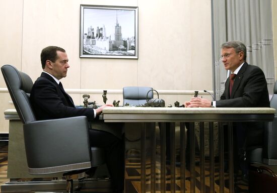 Премьер-министр РФ Д. Медведев провел встречу с главой Сбербанка России Г. Грефом