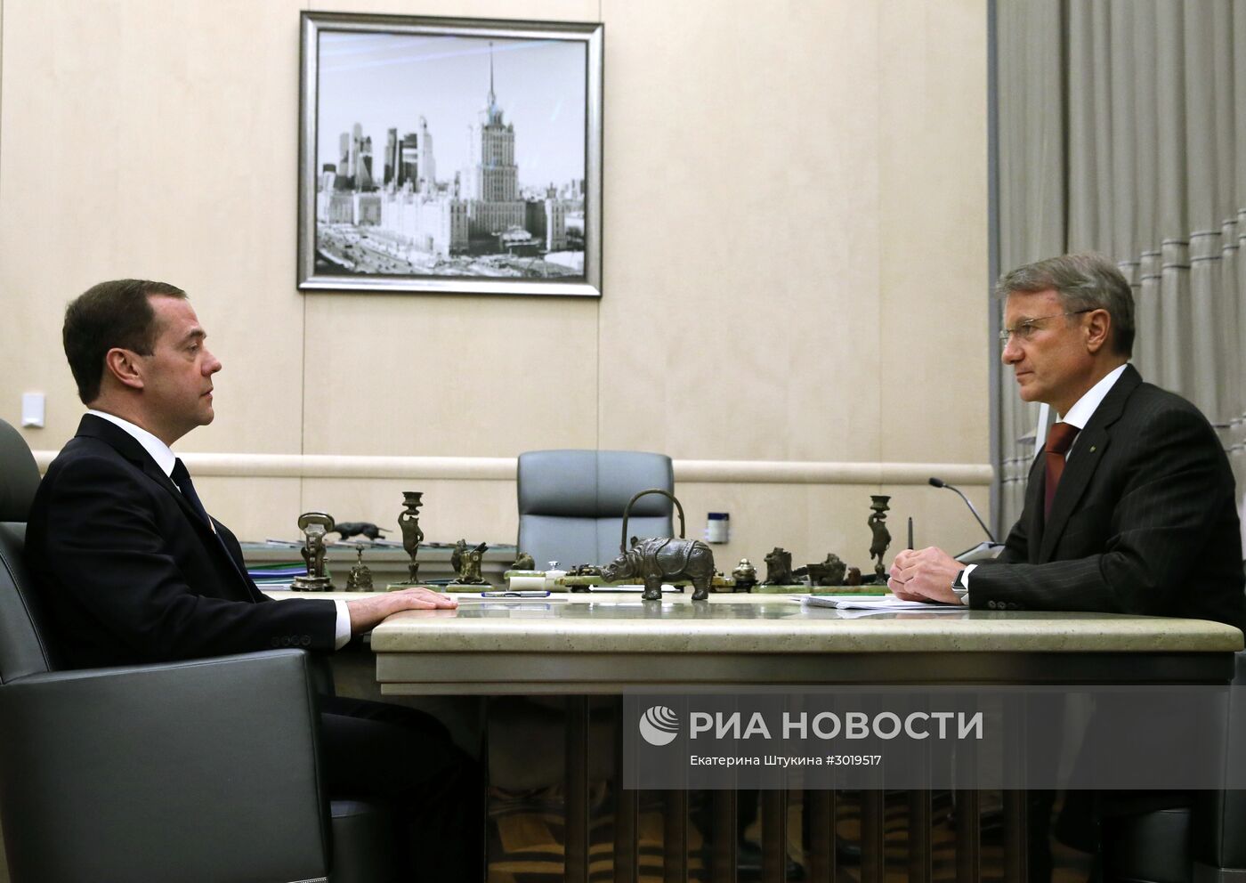 Премьер-министр РФ Д. Медведев провел встречу с главой Сбербанка России Г. Грефом