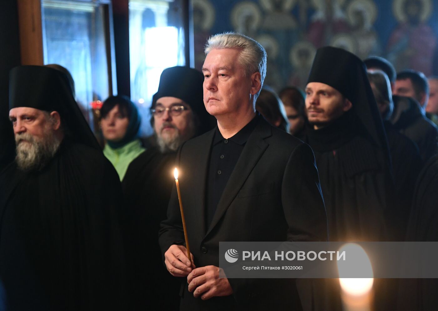 Патриарх Кирилл в память о погибших в крушении самолета Ту-154 совершил заупокойное богослужение в Новоспасском монастыре