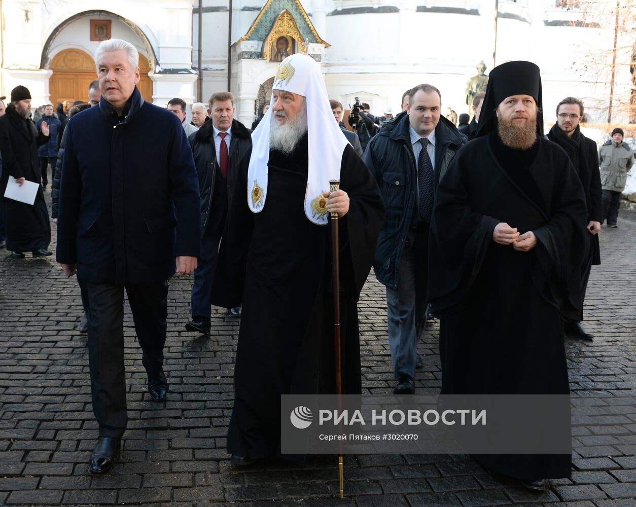 Патриарх Кирилл в память о погибших в крушении самолета Ту-154 совершил заупокойное богослужение в Новоспасском монастыре