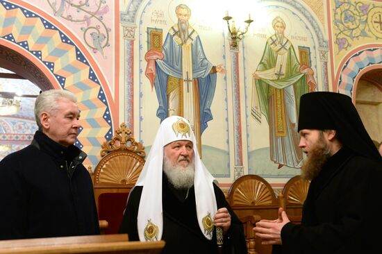 Патриарх Кирилл в память о погибших в крушении самолета Ту-154 совершил заупокойное богослужение в Новоспасском монастыре