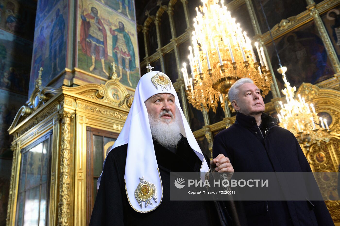 Патриарх Кирилл в память о погибших в крушении самолета Ту-154 совершил заупокойное богослужение в Новоспасском монастыре