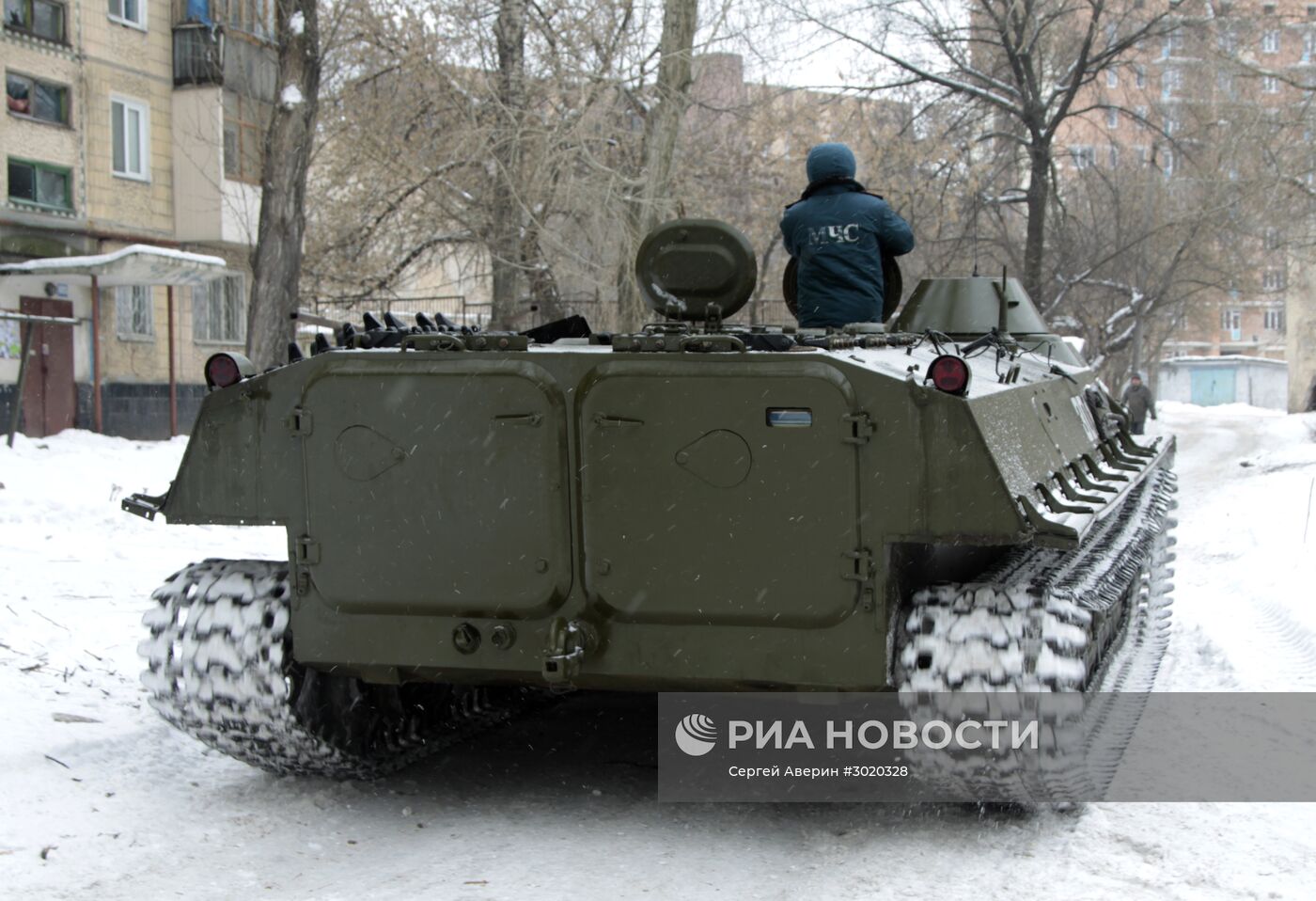 Эвакуация мирных жителей в Донецке
