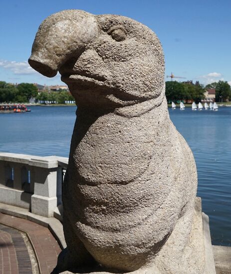 В Калининграде обнаружили памятник интернет-мему "Ждуну"