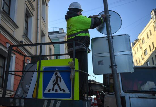 Дорожные знаки уменьшенного размера установили в Москве