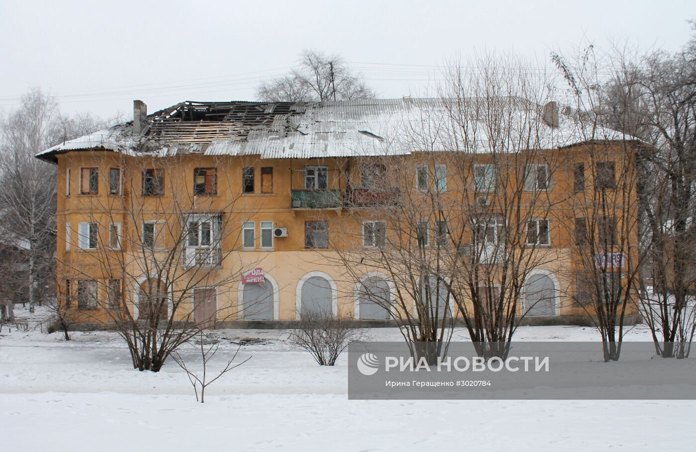 Последствия ночного обстрела в Донецке