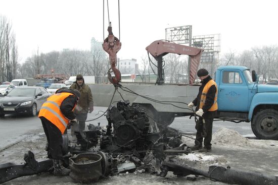 Последствия ночного обстрела в Донецке