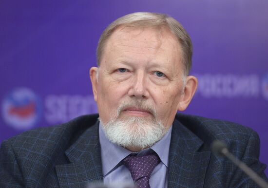 Круглый стол на тему "Перспективы рубля: как сохранить системную стабильность национальной валюты?"