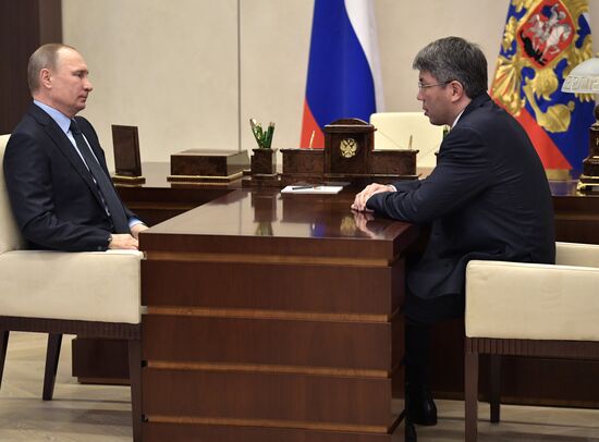 Рабочая встреча президента РФ В. Путина с врио главы Республики Бурятия А. Цыденовым