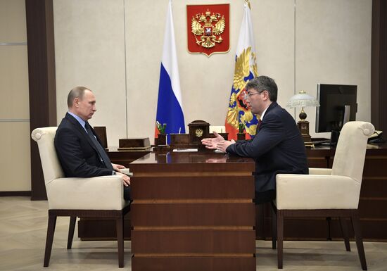 Рабочая встреча президента РФ В. Путина с врио главы Республики Бурятия А. Цыденовым