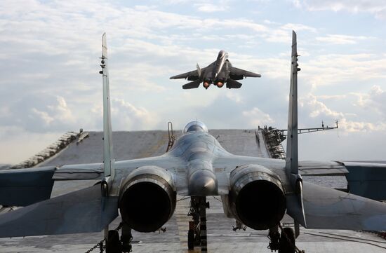 Дальний морской поход отряда боевых кораблей Северного флота РФ