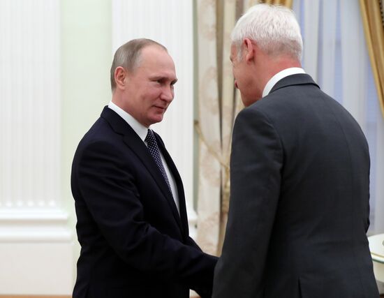 Президент РФ В. Путин встретился с председателем правления Volkswagen AG М. Мюллером