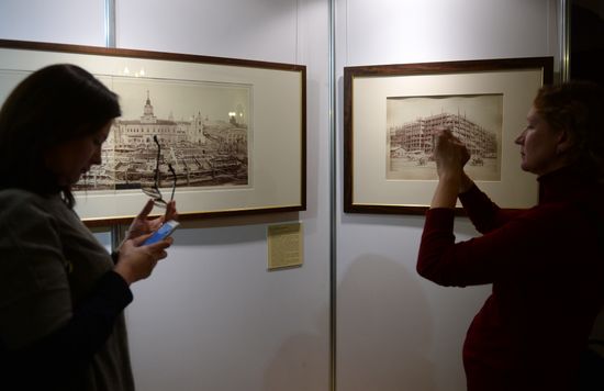 Показ выставки "Портрет музея на фоне истории. Фотографии 1876-2015 гг."