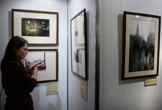Показ выставки "Портрет музея на фоне истории. Фотографии 1876-2015 гг."