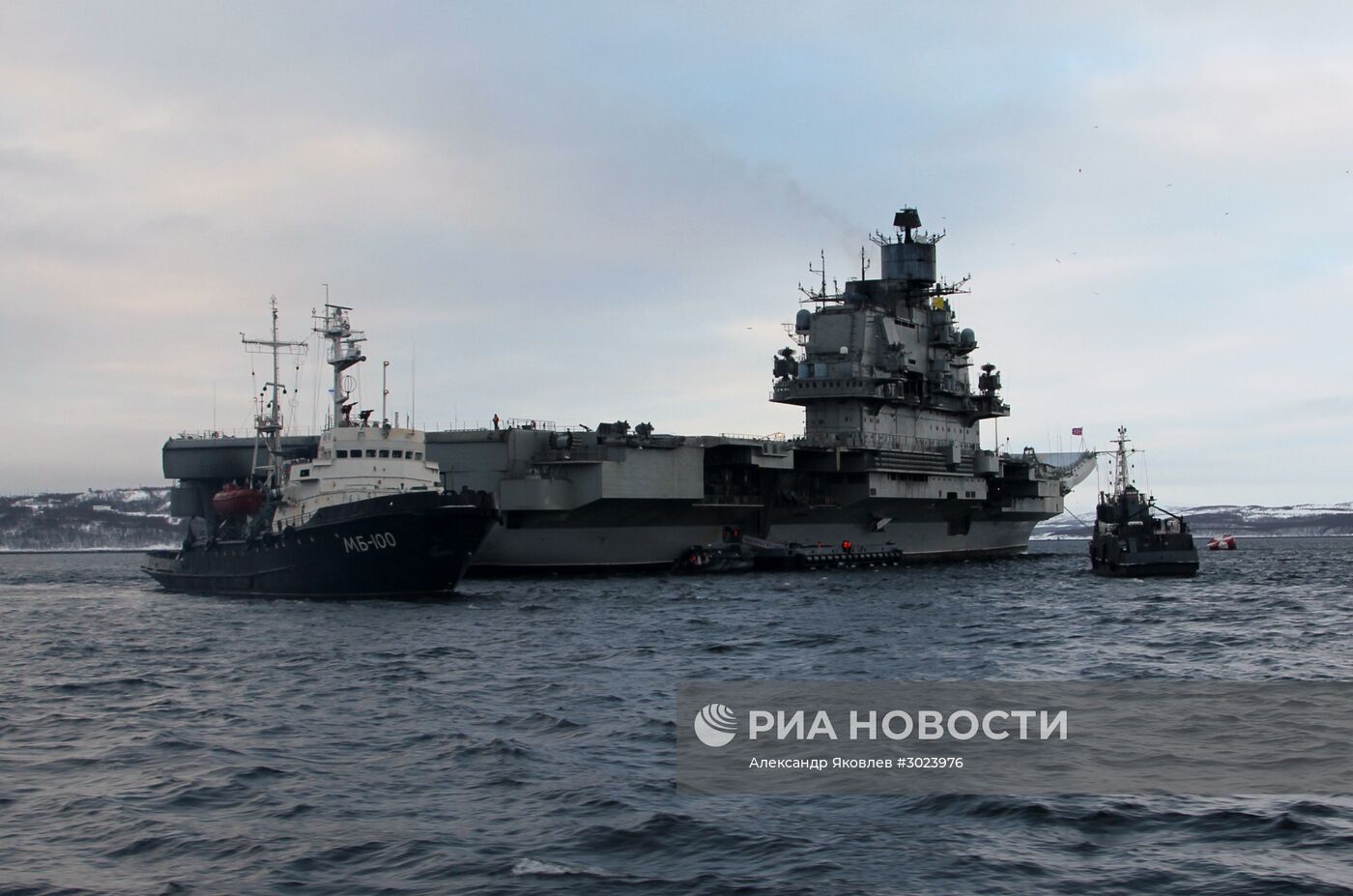 Торжественная встреча авианесущего крейсера "Адмирал Кузнецов" в Североморске