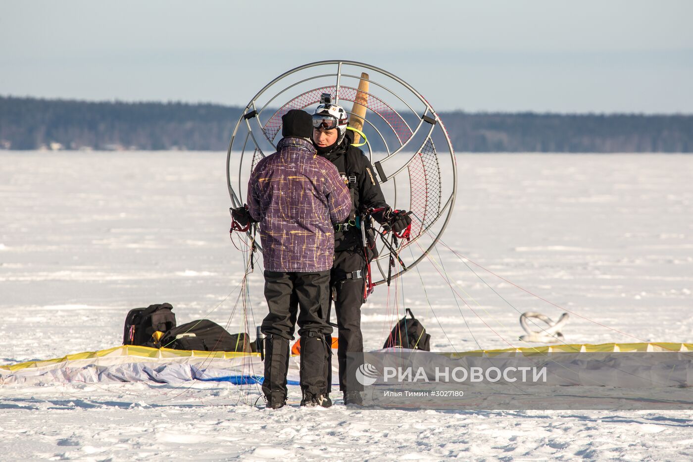 Воскресный день на берегу Онежского озера в Петрозаводске