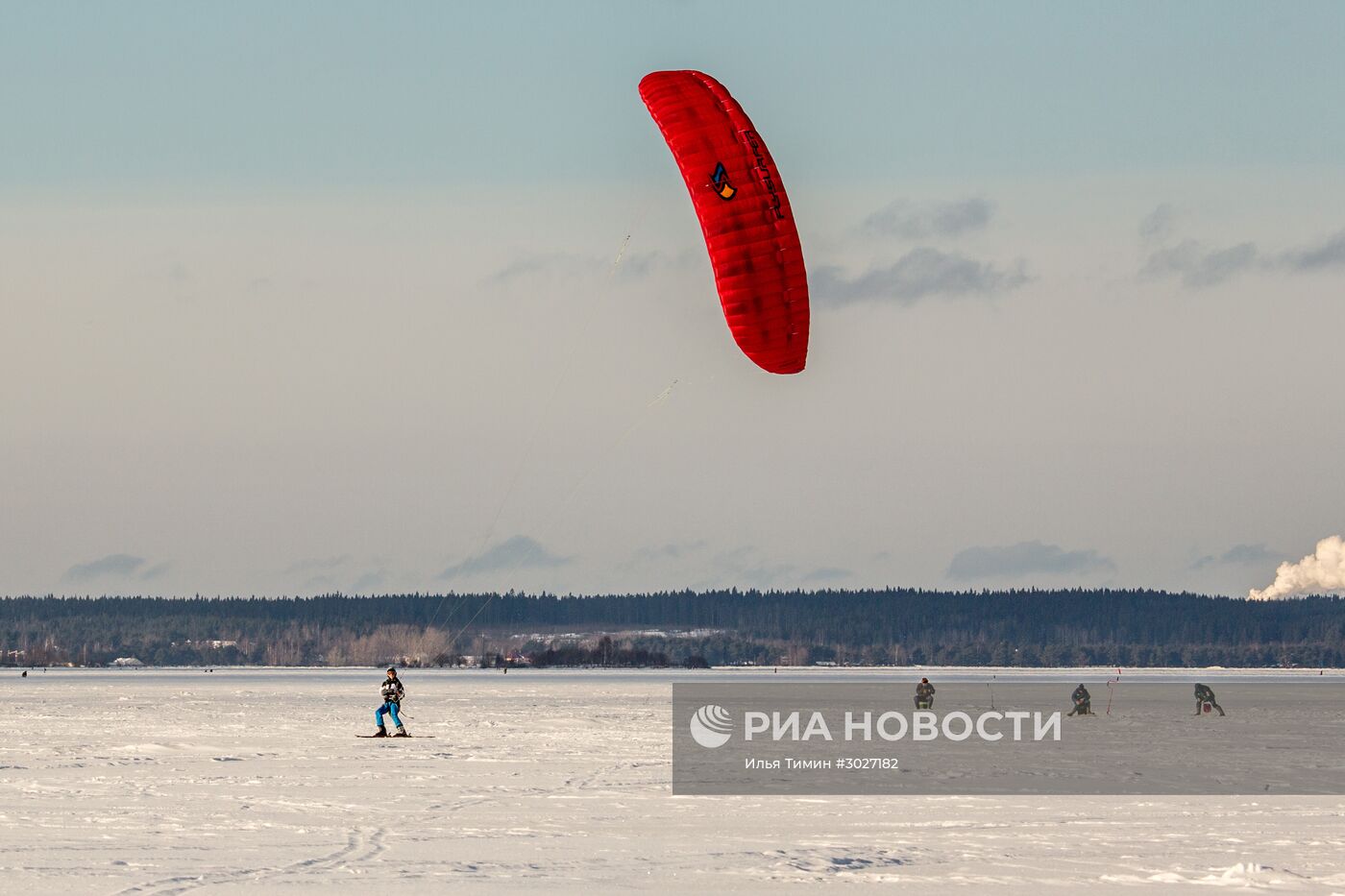 Воскресный день на берегу Онежского озера в Петрозаводске