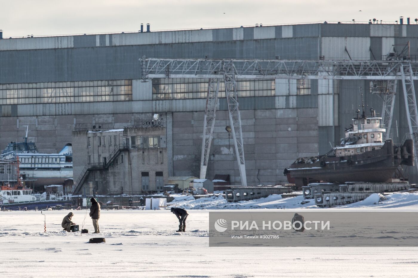 Воскресный день на берегу Онежского озера в Петрозаводске