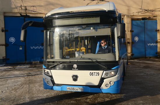 Электробус российского производства вышел на маршрут