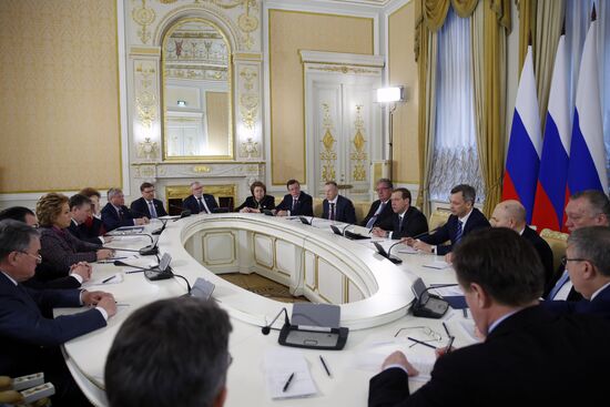 Премьер-министр РФ Д. Медведев встретился с членами Совета палаты Совета Федерации Федерального Собрания РФ