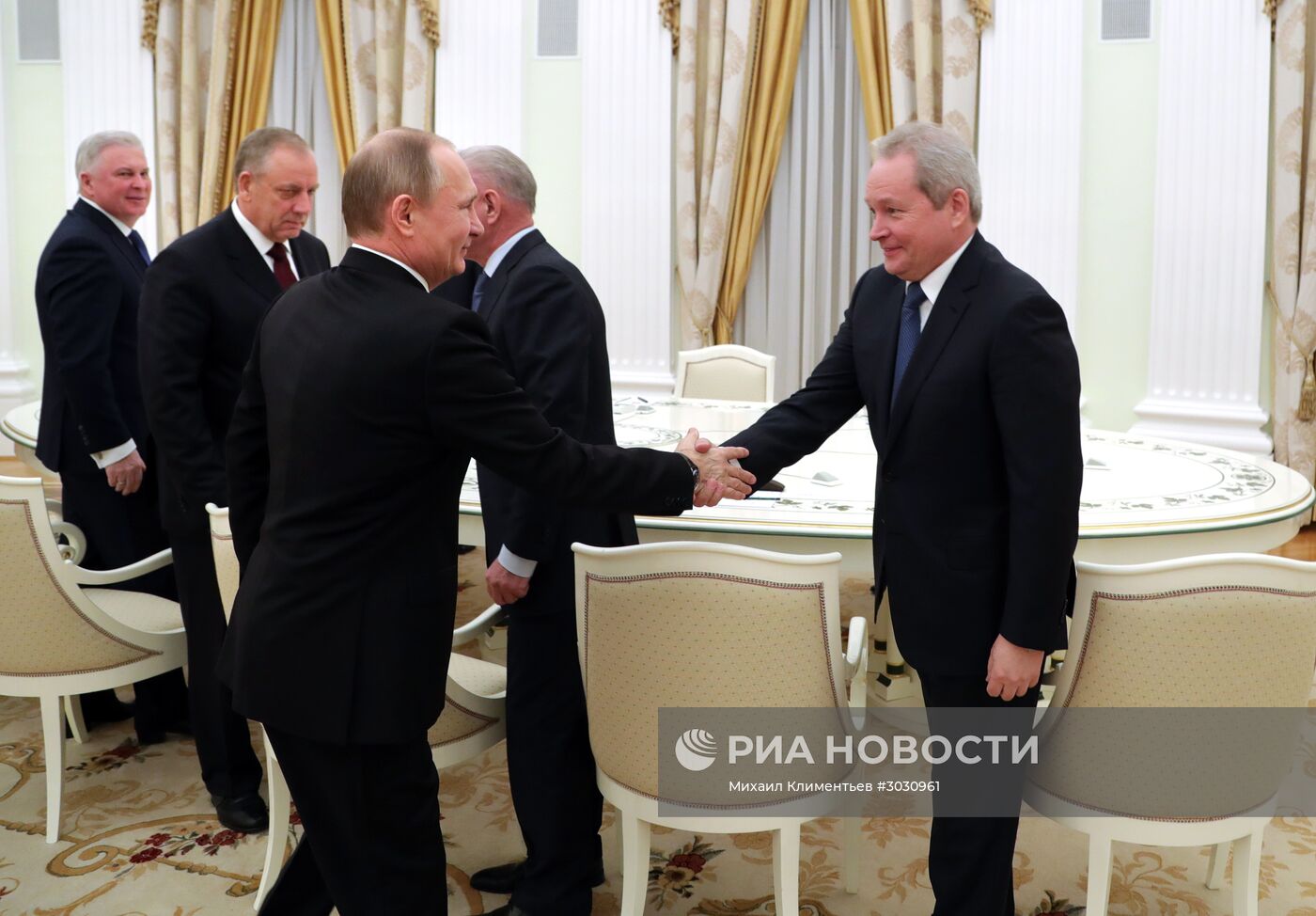 Президент РФ В. Путин встретился с бывшими руководителями ряда регионов