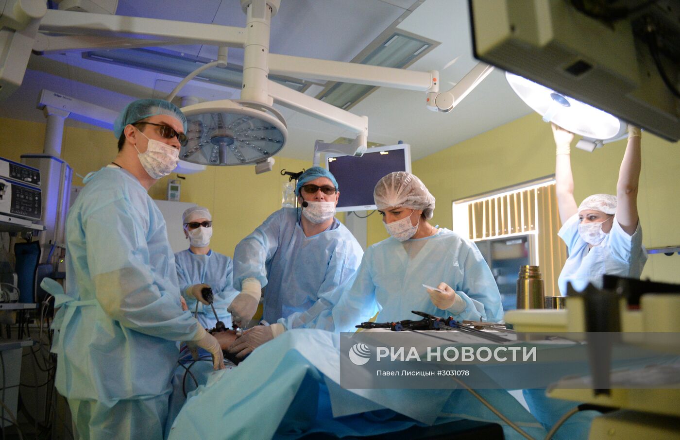 Российский хирург впервые на Урале провел операцию в 3D-очках