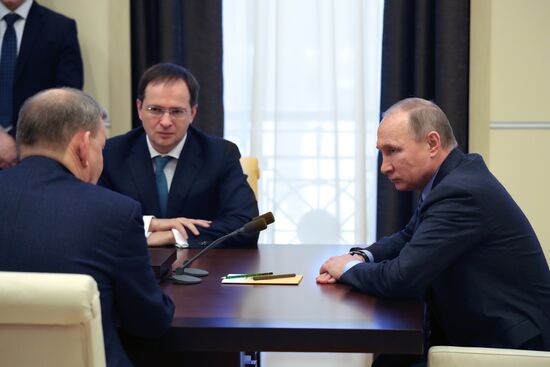 Президент РФ В. Путин встретился с министром культуры РФ В. Мединским и гендиректором ГАБТ В. Уриным